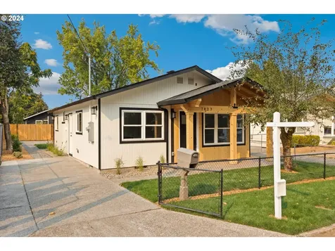 7027 SE Gladstone Street Portland OR 97206