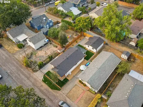7027 SE Gladstone Street Portland OR 97206