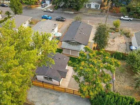 7027 SE Gladstone Street Portland OR 97206