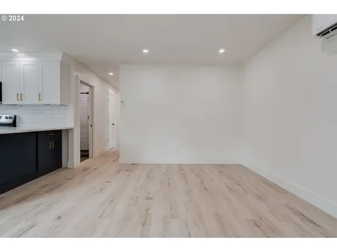 7027 SE Gladstone Street Portland OR 97206