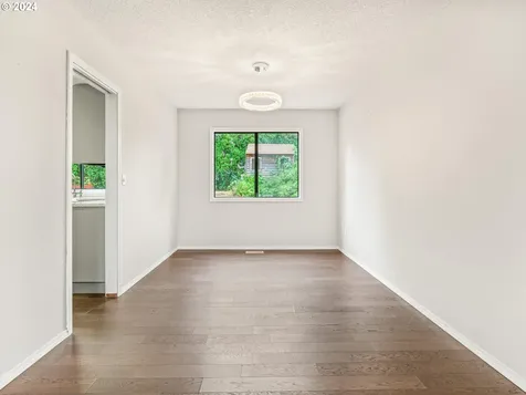 14331 Se Crystal Court Portland OR 97236