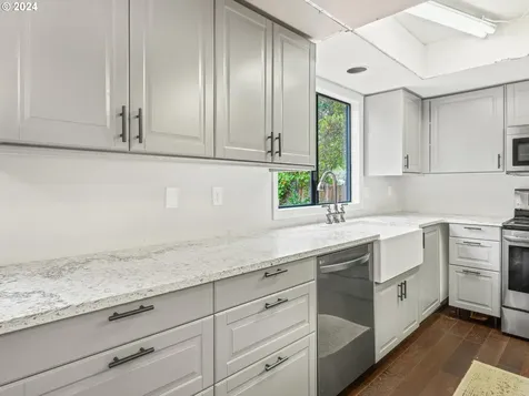 14331 Se Crystal Court Portland OR 97236