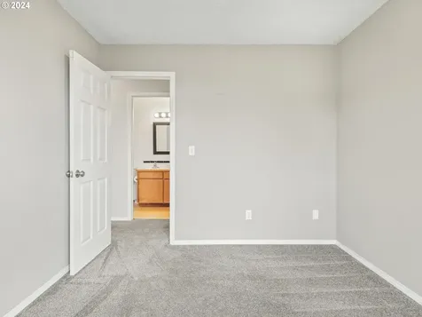 14331 Se Crystal Court Portland OR 97236