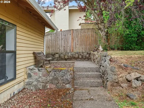 14331 Se Crystal Court Portland OR 97236