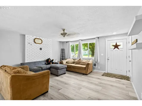960 Poplar Street Sweet Home OR 97386