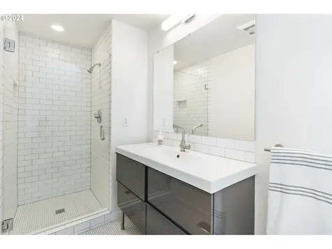 1588 Sw Highland Parkway Portland OR 97221