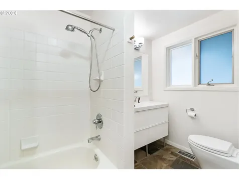 1588 Sw Highland Parkway Portland OR 97221