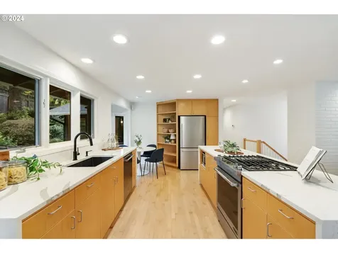 1588 Sw Highland Parkway Portland OR 97221