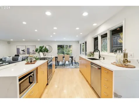 1588 Sw Highland Parkway Portland OR 97221