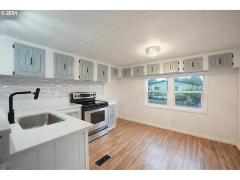 3578 Ash Street Hubbard OR 97032