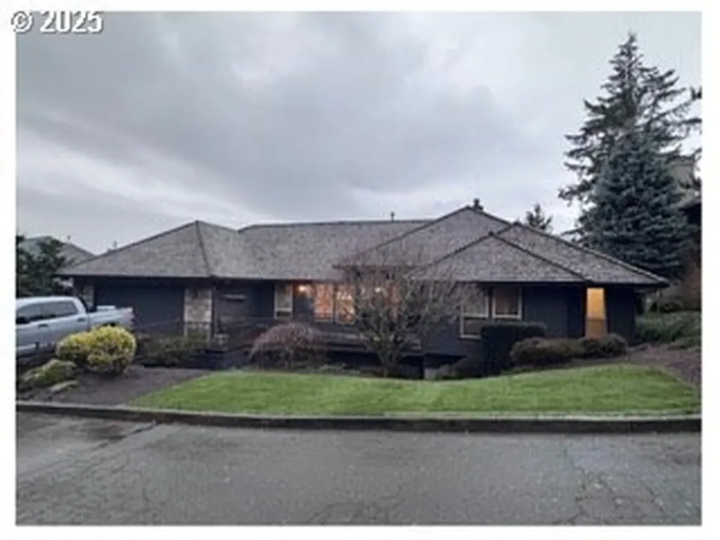 2545 SW 85th Court Portland OR 97225
