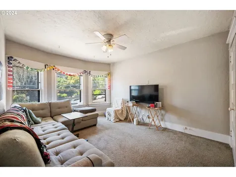 4118 SW View Point Terrace Portland OR 97239