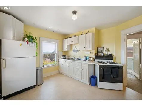 4118 SW View Point Terrace Portland OR 97239