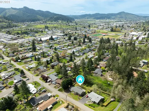 677 Sherwood Drive Sutherlin OR 97479