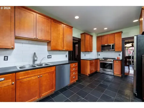 6444 N Omaha Avenue Portland OR 97217