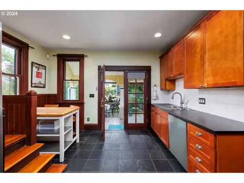 6444 N Omaha Avenue Portland OR 97217