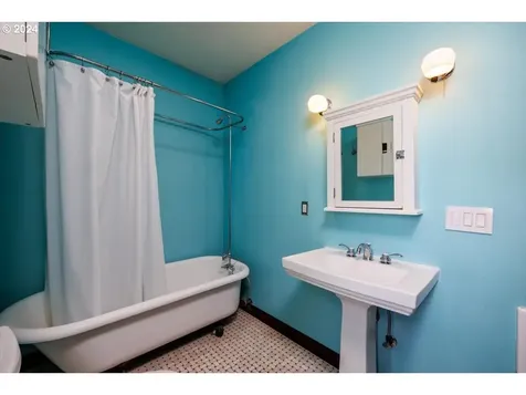 6444 N Omaha Avenue Portland OR 97217
