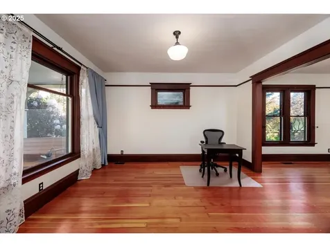 6444 N Omaha Avenue Portland OR 97217