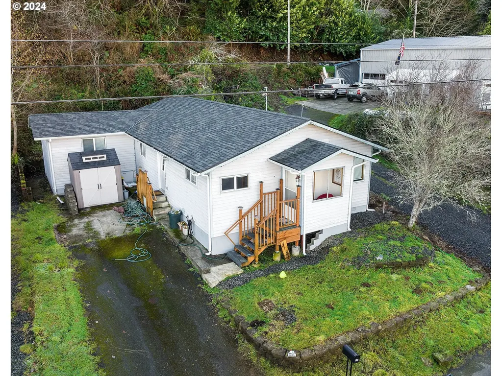 526 Elm Avenue Reedsport OR 97467