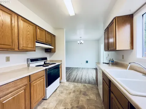 898 Mill Street Kelso WA 98626