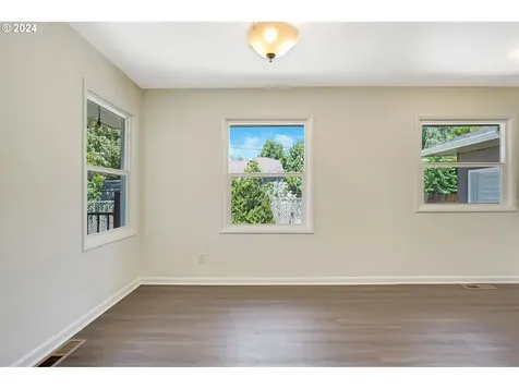 1282 23rd Street Ne Salem OR 97301