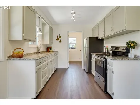 1282 23rd Street Ne Salem OR 97301