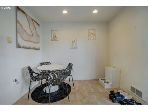 11821 Se Pine Street Portland OR 97216