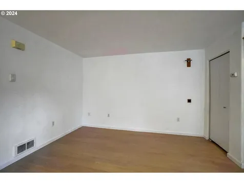 11821 Se Pine Street Portland OR 97216