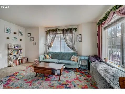 11821 Se Pine Street Portland OR 97216