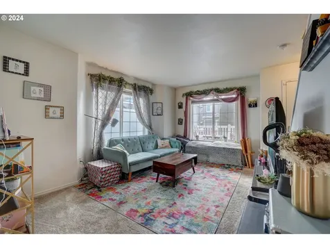 11821 Se Pine Street Portland OR 97216