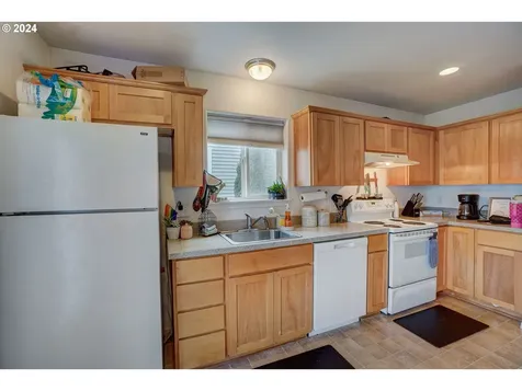 11821 Se Pine Street Portland OR 97216