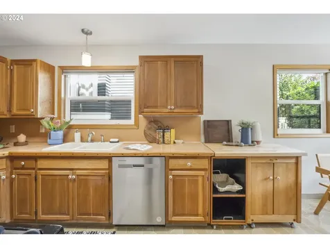2266 Se Spruce Avenue Portland OR 97214