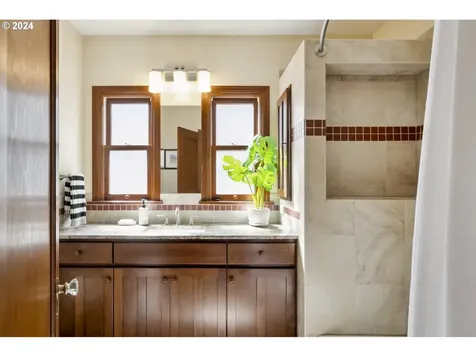 2266 Se Spruce Avenue Portland OR 97214
