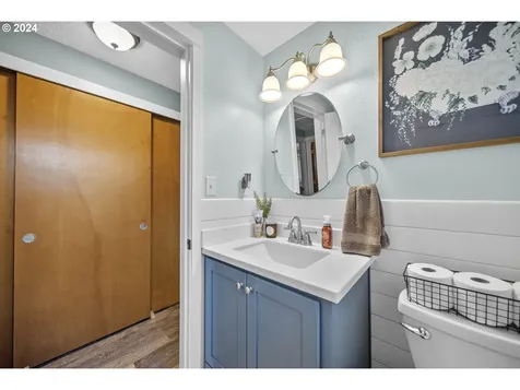 202 SE 34th Circle Troutdale OR 97060