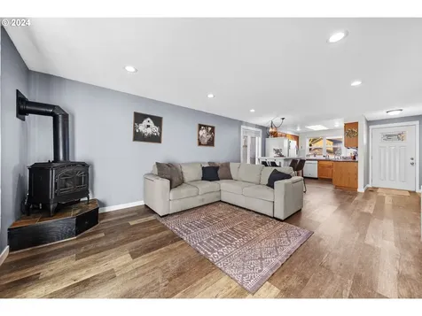 202 SE 34th Circle Troutdale OR 97060