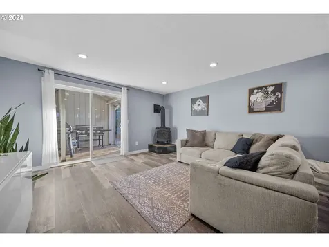 202 SE 34th Circle Troutdale OR 97060