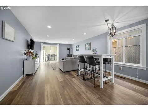 202 SE 34th Circle Troutdale OR 97060