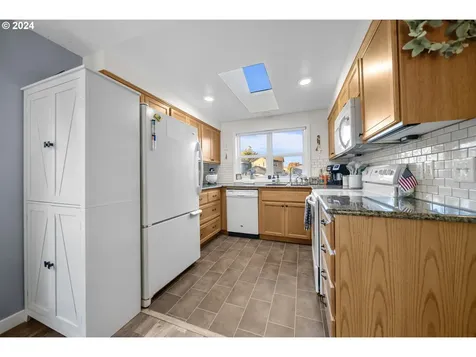 202 SE 34th Circle Troutdale OR 97060