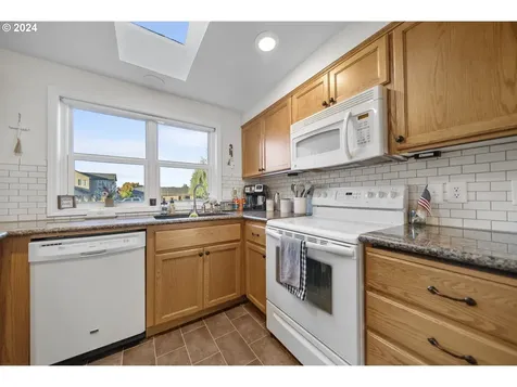 202 SE 34th Circle Troutdale OR 97060