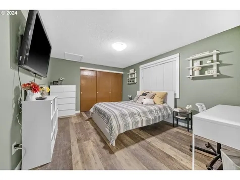 202 SE 34th Circle Troutdale OR 97060