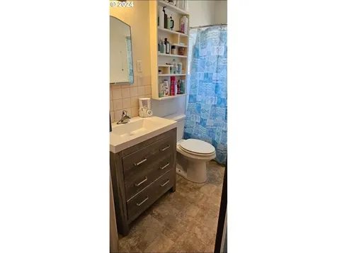 322 NW Cecil Avenue Roseburg OR 97470