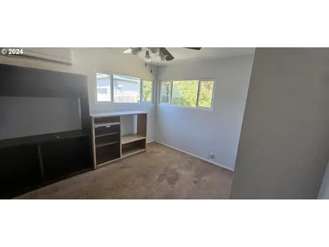 322 NW Cecil Avenue Roseburg OR 97470