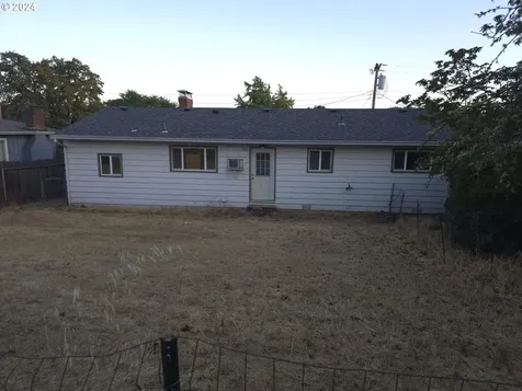 322 NW Cecil Avenue Roseburg OR 97470