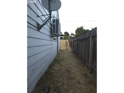 322 NW Cecil Avenue Roseburg OR 97470