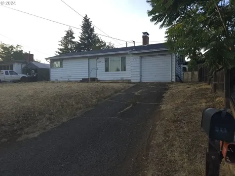 322 NW Cecil Avenue Roseburg OR 97470