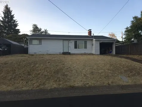 322 NW Cecil Avenue Roseburg OR 97470