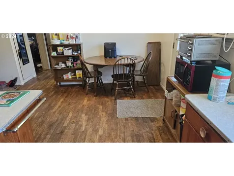 322 NW Cecil Avenue Roseburg OR 97470