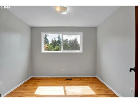 8627 NE Broadway Portland OR 97220