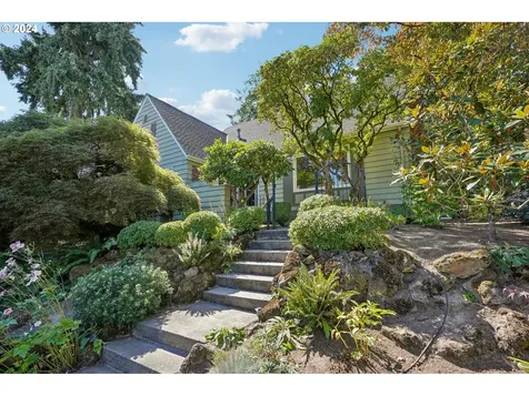 906 SW Chestnut Street Portland OR 97219