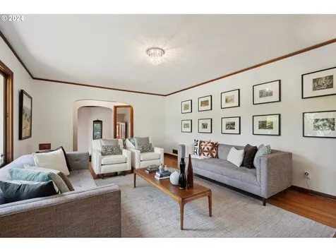 906 SW Chestnut Street Portland OR 97219
